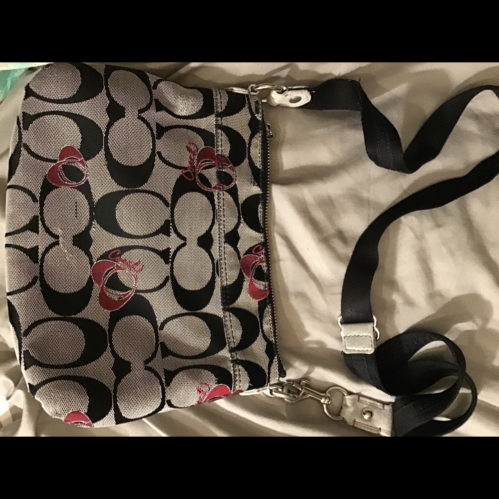 Coach Poppy collection Heart Handbag - Picture 4 of 5